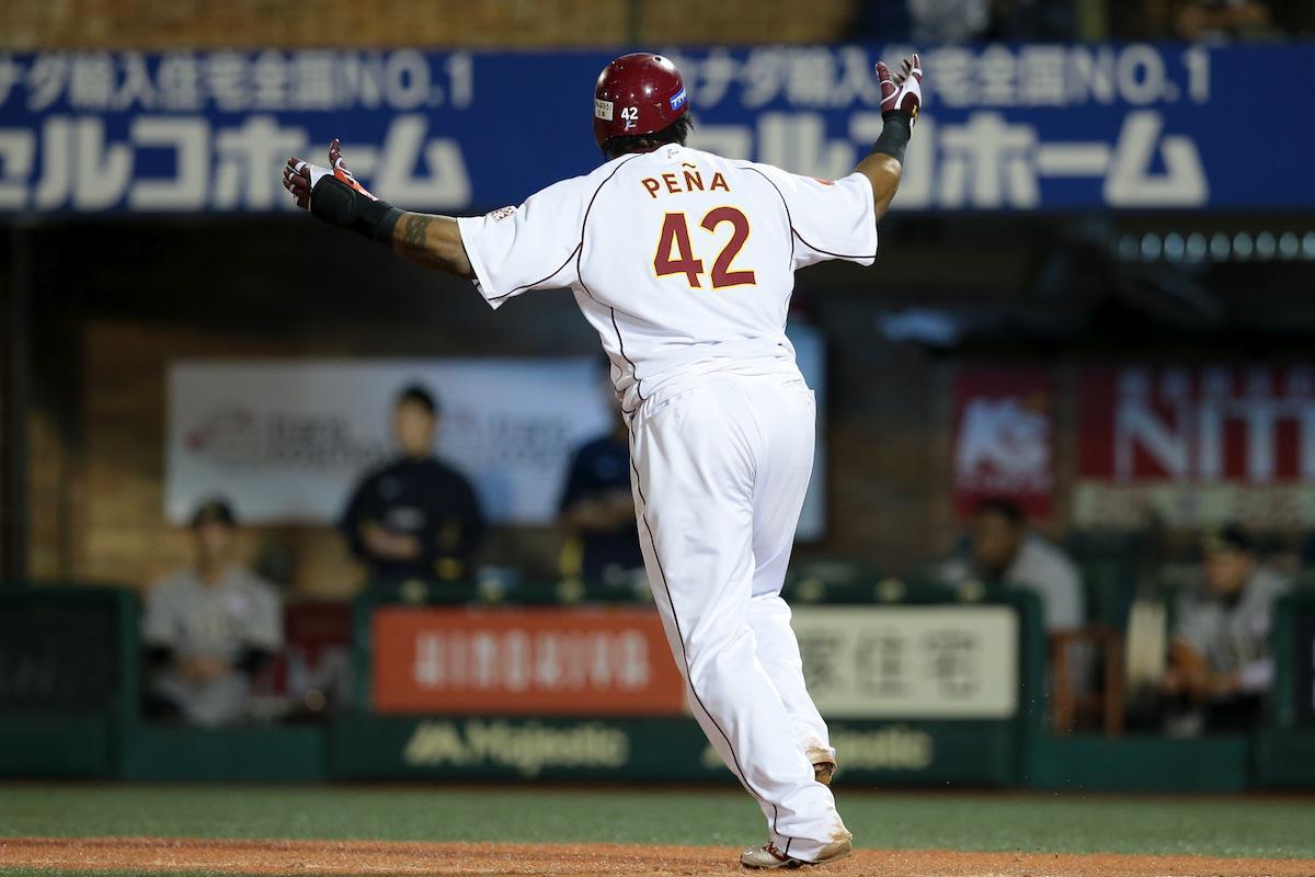 Rakuten__Eagles's tweet photo. <Btm6th:E4-4Bs> Wily Mooo! What a linedrive shot to the left stand! Comeback Eagles!! #rakuteneagles #pena42 #がんばろう東北 http://t.co/5VapWJtjcM
