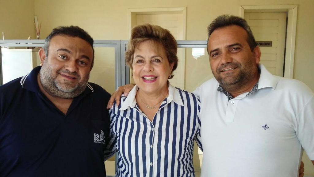 Agenor_Melo's tweet photo. Recebendo a visita da ex prefeita @FafaRosado e do amigo @fotocarloscosta aqui na #RPC http://t.co/77D4Wr6kYu