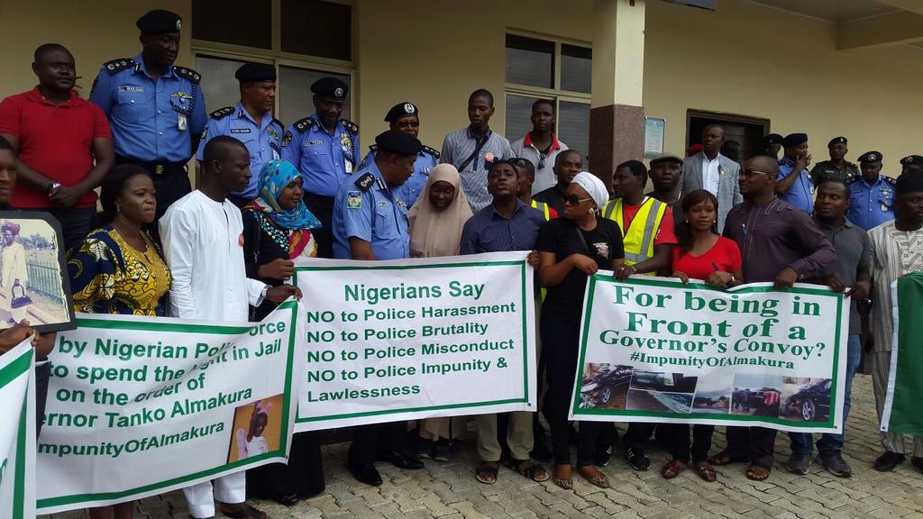 MKabrik's tweet photo. This type of engagement would never have happened in the Past. Kudos to the new @PoliceNG Cc @AishaYesufu http://t.co/K5cnO72e5g