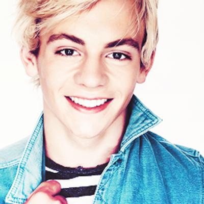 Lolottedu34800's tweet photo. Je fond pour ce sourire 😱😱 #RossLynch #R5forever 💖💖 http://t.co/DYbZX5ePBx