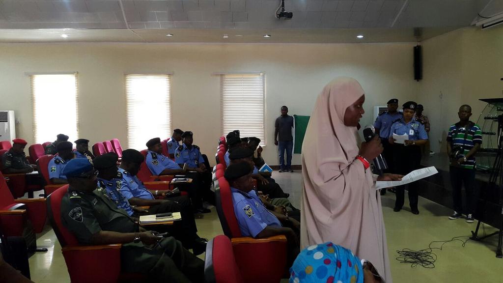 MKabrik's tweet photo. This type of engagement would never have happened in the Past. Kudos to the new @PoliceNG Cc @AishaYesufu http://t.co/K5cnO72e5g