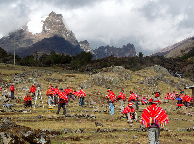 PlaneterraCares's tweet photo. A #G25throwback pic of our partners in #Peru building the #Cucani #campsite on the #Larestrek. http://t.co/mxjhoo7Z50 http://t.co/KWH6wf4HA4