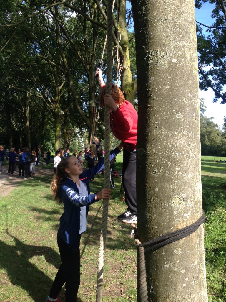 MagicOutdoor's tweet photo. Sportdag 1ste jaars #liemerscollege @Zevenaar lokatie #debreuly. Geweldige dag met mooi weer en fantastische kids http://t.co/AdFuZwShqn