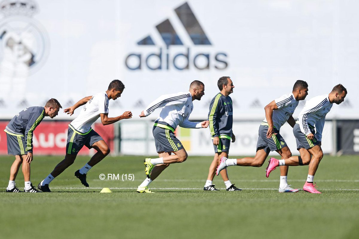 realmadrid's tweet photo. El equipo completó la última sesión previa al partido ante el Granada ⚽

#HalaMadrid #RMLiga http://t.co/RRF9TlNR8P
