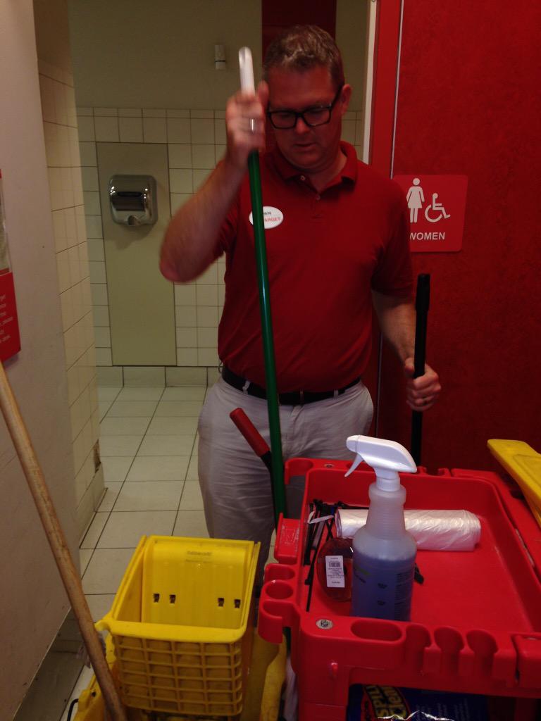 MelDelRed's tweet photo. It's a tough job, but somebody has to do it #OneTeamOneDream #STL #T2475 #ThanksForJumpingIn http://t.co/aQEyqwGpZ7