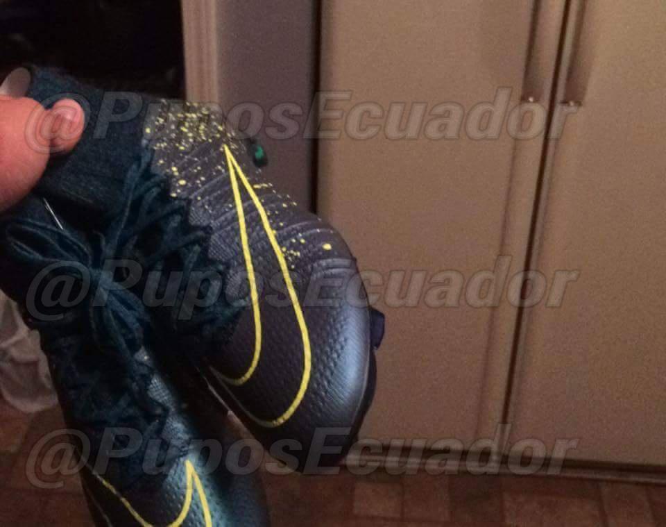 puposecuador's tweet photo. Se vienen las nuevas #Mercurial SquadronBlue del #SprayPack http://t.co/HHJFJAvsOf