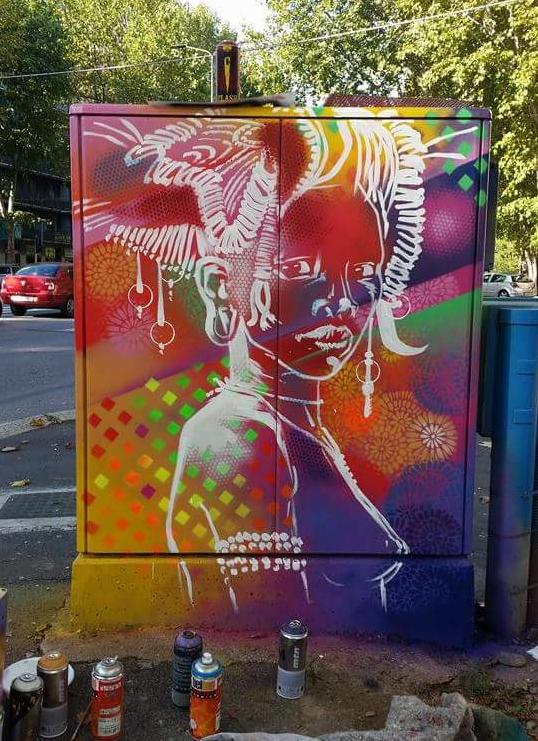 LucaGattuso's tweet photo. A #Milano il @ComuneMI ha dato la possibilità a street artist e writers di dipingere le cabine dei semafori. Geniale! http://t.co/izF0iiqQ3f