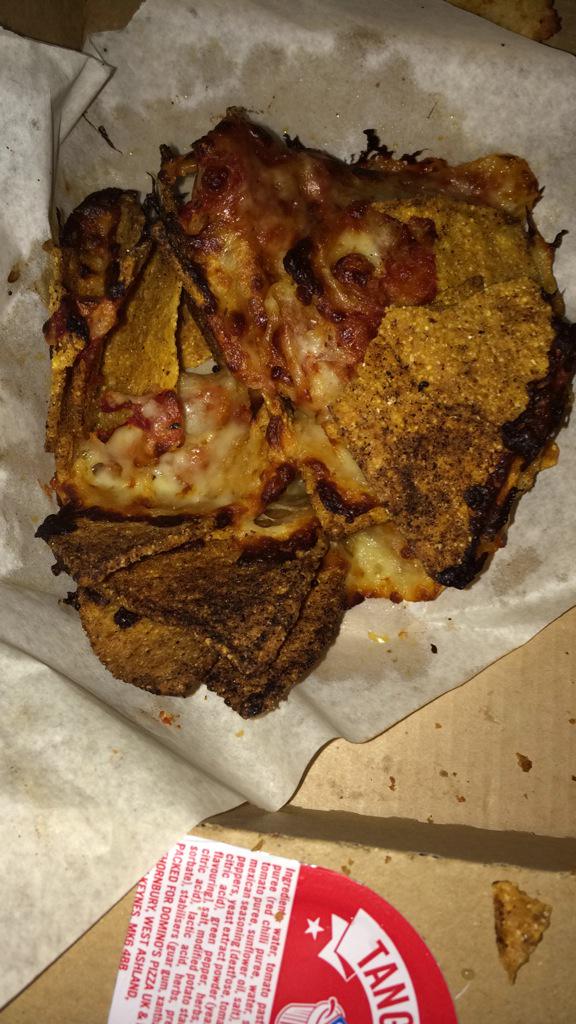 DaNiMac1987's tweet photo. @dominos got a treat for my kids and this is how the nachos came 🙈 burnt and hardly any cheese 😡 and it's all cold! http://t.co/aEfPD72dbe