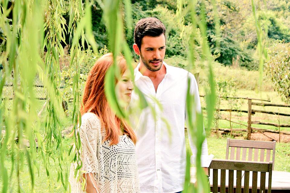 kiralikaskdizi's tweet photo. GERİ SAYIM BİTTİ!

#KiralıkAşk başladı! Herkese iyi seyirler dileriz. #sarılbana http://t.co/u5ImWjnYBC