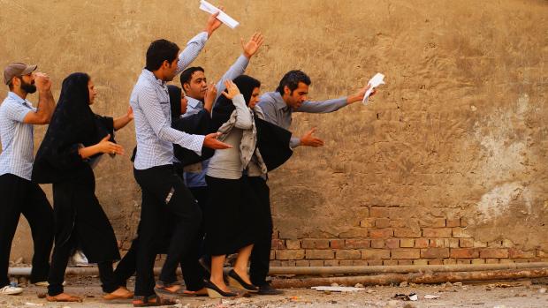 Iraq theatre company denied entry to Canada over fears members would seek refugee status cbc.ca/news/canada/ki…