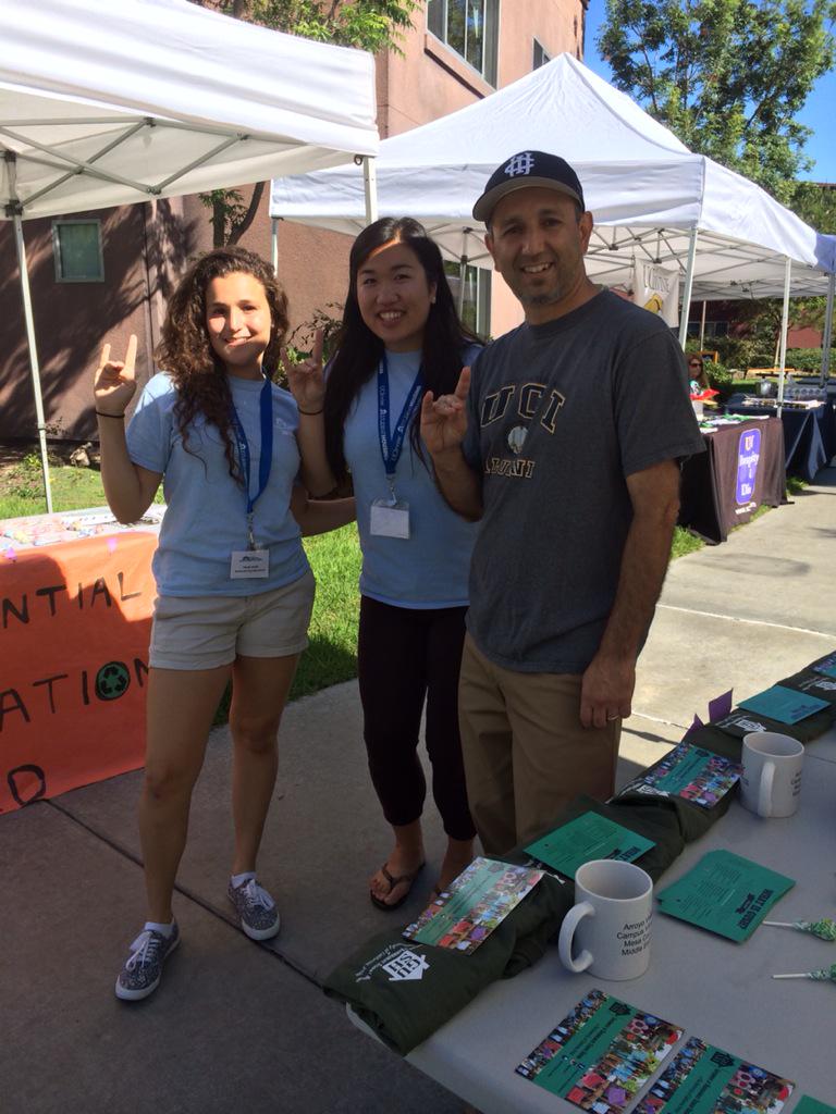 Mesa Court Hsg Move-In with #GUSH and Res Board members!  <a href="/UCIHousing/">UCI Housing</a> #movein