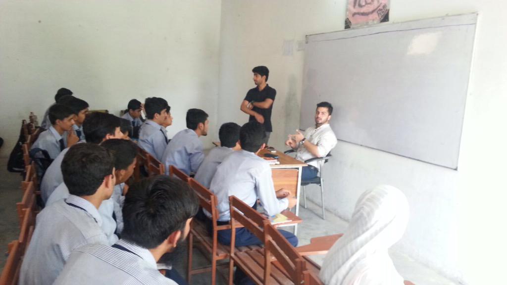 hsaeed92's tweet photo. Great day speaking about #KLYESProgram to three schools in Peshawar. Charsadda tomorrow! @yesprogramnews http://t.co/M6Uphy9eGb