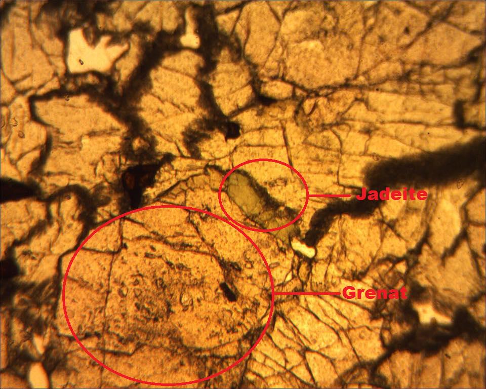 alexandra_math's tweet photo. Observation au microscope polarisant LPNA de l'Eclogite #FloraTS2015 #TSmétamorphisme2015 http://t.co/eRzqnJ4Zsk