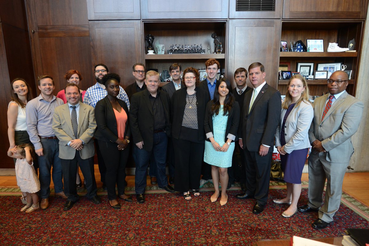 coffeehseaddict's tweet photo. Great to meet @marty_walsh with the @citystartboston crew.  #innovation #Boston http://t.co/IGtzxLiJF5