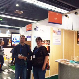 ESAIC_org's tweet photo. Very busy days! @ESA_HQ is also in #Paris at the #SFAR2015 Congress @SFAR_ORG with some visitors! #anaesthesia http://t.co/RyYtieRYaF