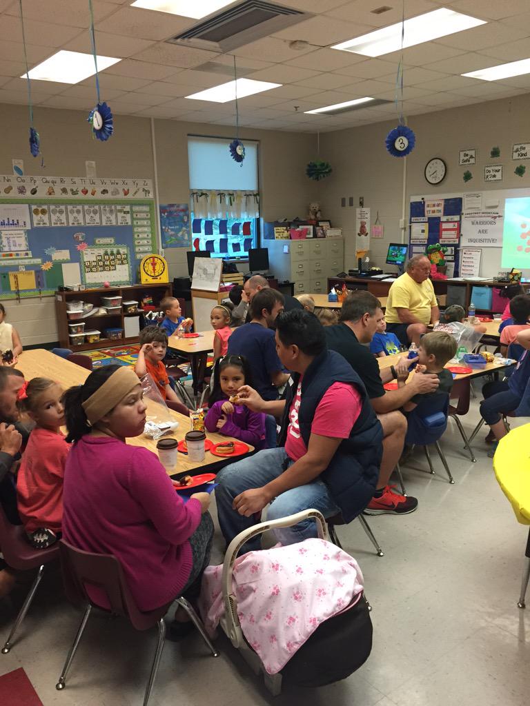 CMCSIWarriors's tweet photo. K had a great turnout for Donuts for Dad this morning. @Hall_Schools http://t.co/U3ezxQYnPi