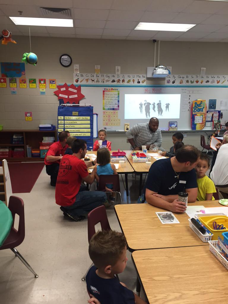 CMCSIWarriors's tweet photo. K had a great turnout for Donuts for Dad this morning. @Hall_Schools http://t.co/U3ezxQYnPi