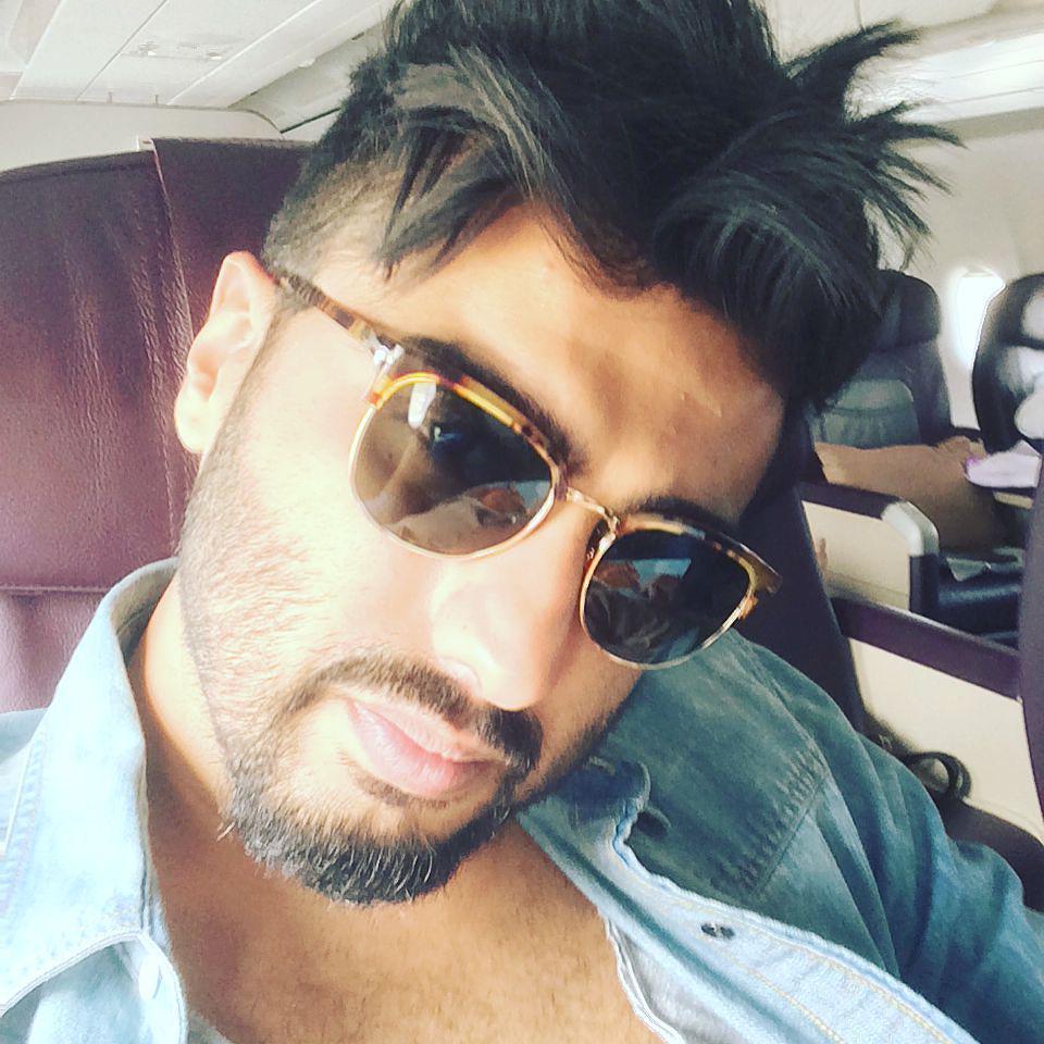 bollywoodsayz's tweet image. Arjun Kapoor sayz: Forgot to post this one last week #latergram #tortoiseshellframes #airlplaneselfie