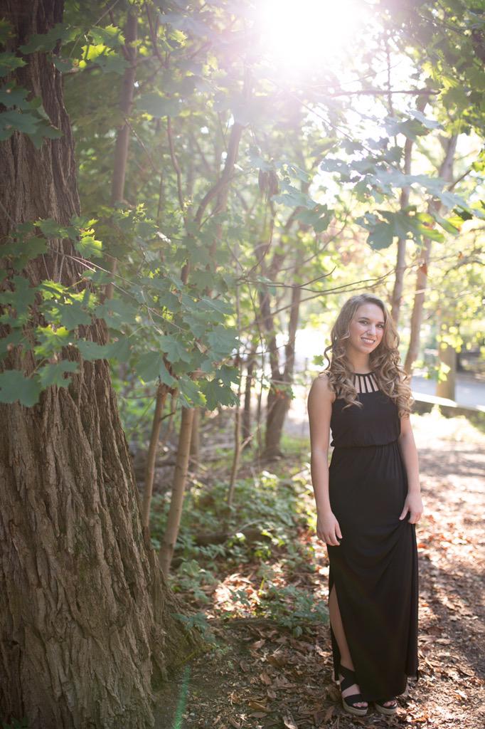 RTokarskiPhoto's tweet photo. Happy Friday! A preview from yesterdays senior session with the sweetest girl. #pittsburghphotographer http://t.co/8ee3KqjjmJ