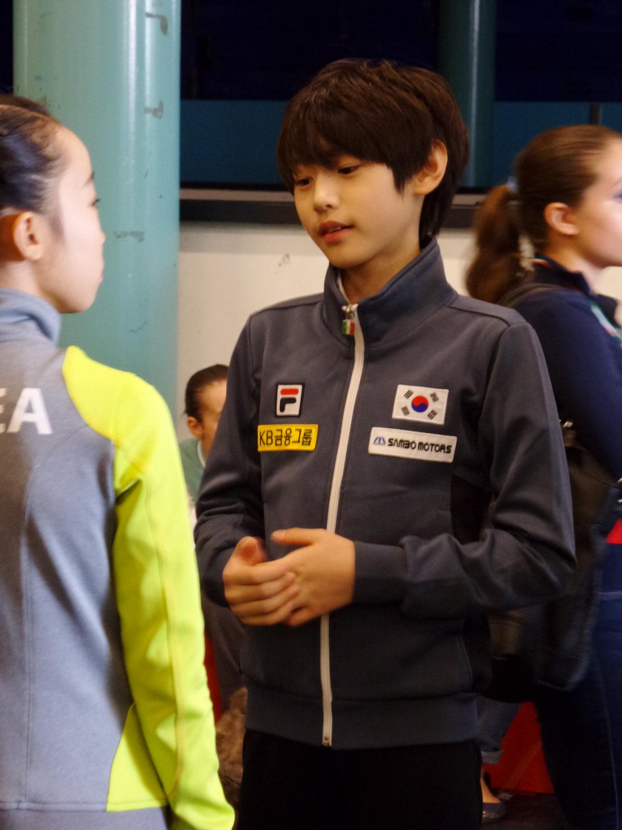 heeyuhee's tweet image. 시상식 대기 중인 귀요미들 투샷이랑 박성훈 선수 단독샷 #LombardiaTrophy #AdvancedNovice #Winners