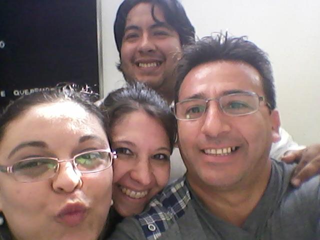 Una selfi cn mis compañeros  d trabajo jaja