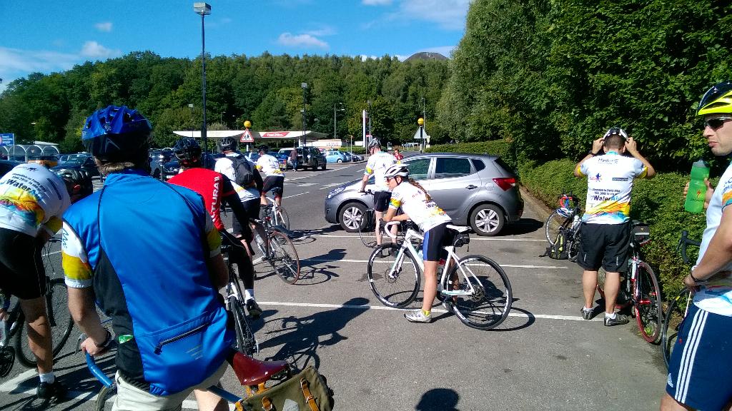 HydroWateraid's tweet photo. Group 2 & 3 ready to go after the lunch stop .Thanks Ross and Steve #OneHydro PC http://t.co/tgbNqG2uKy