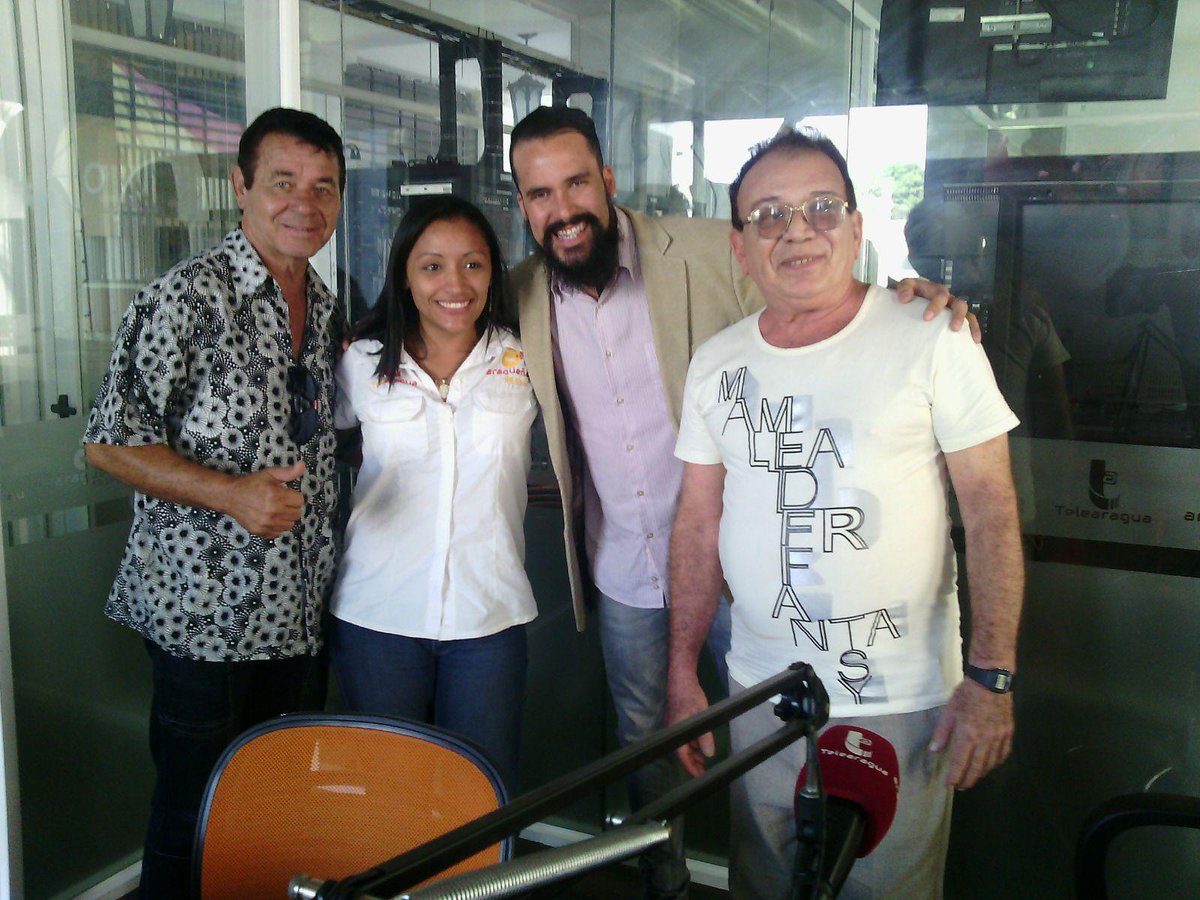 Atodavidaragua's tweet photo. El bolerista cubano #HéctorTéllez visitó @99Punto5 y luego puso a bailar a todo el mundo en @dvidacafe1 con su música http://t.co/aovuieWMwy