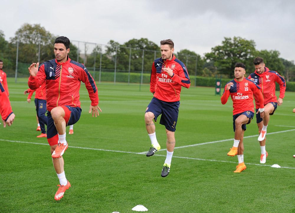 Arsenal's tweet photo. PICTURES: The @Arsenal squad train at London Colney ahead of the Chelsea game: http://t.co/N293MUy4kQ #CFCvAFC http://t.co/AAclG8r6fp