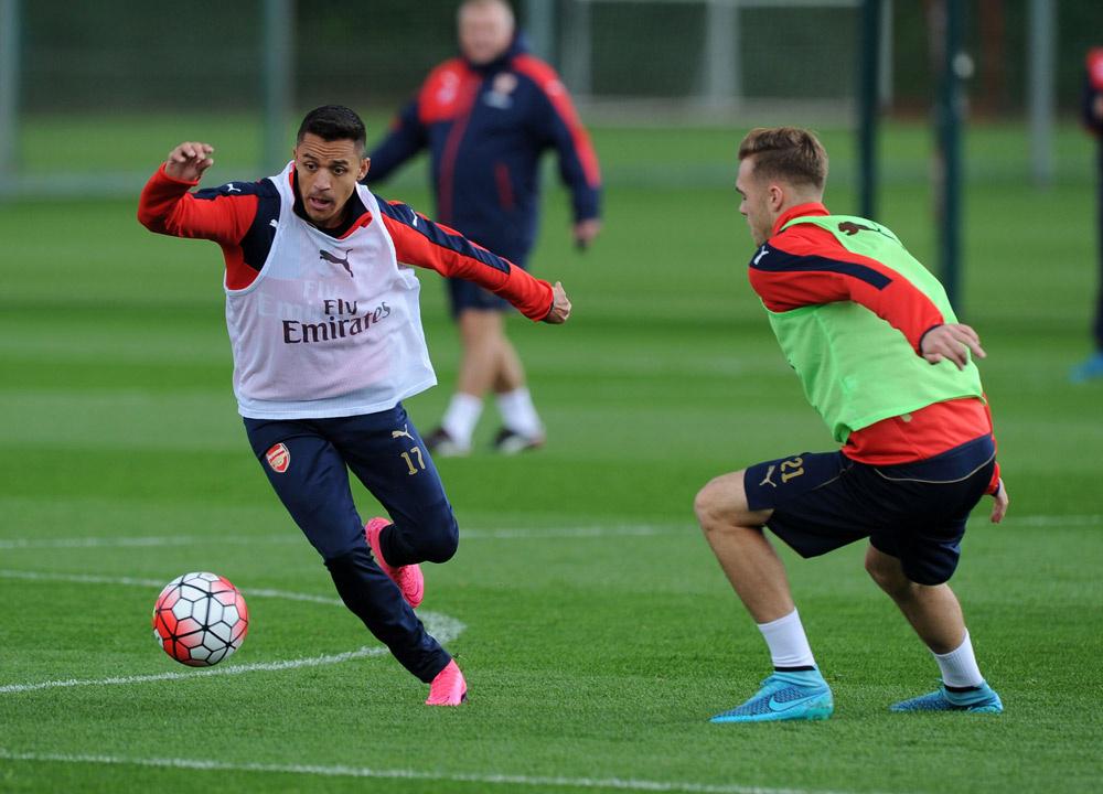 Arsenal's tweet photo. PICTURES: The @Arsenal squad train at London Colney ahead of the Chelsea game: http://t.co/N293MUy4kQ #CFCvAFC http://t.co/AAclG8r6fp