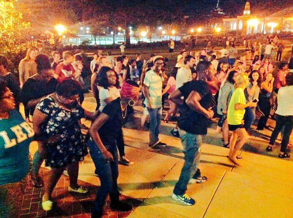 ZetaChiLambda08's tweet photo. Last night was a hit! Thanks for all who came out to make this event such a blast #zeta #pikappapi #summersizzle http://t.co/1JEjtgjKud