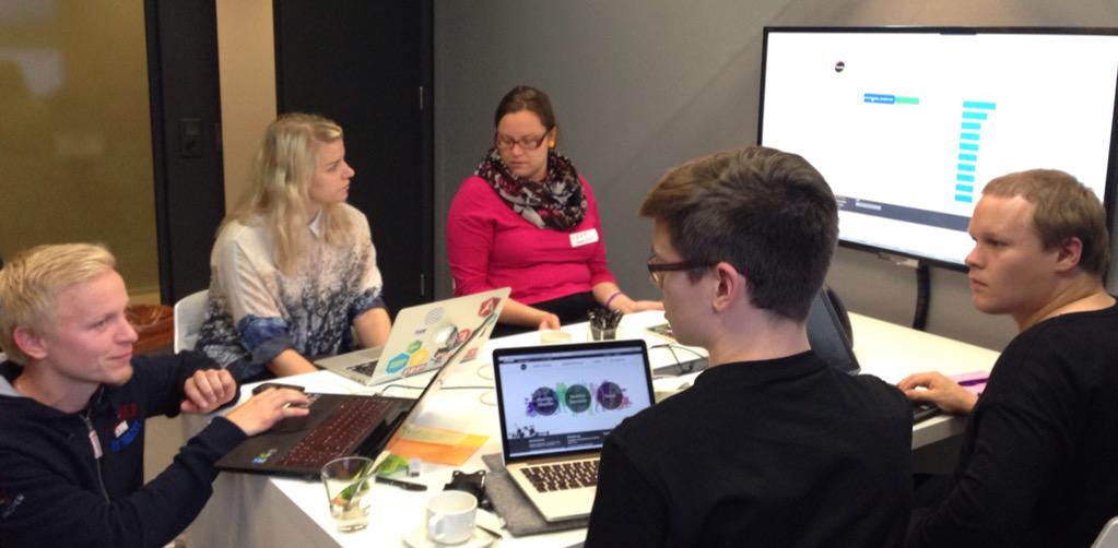 TeostoOfficial's tweet photo. Team Visu yrittää päättää mille tielle lähteä - datasta saa irti monta näkökulmaa. #teostohack #livedata #teostoapi http://t.co/ZP1FQzF9Qw