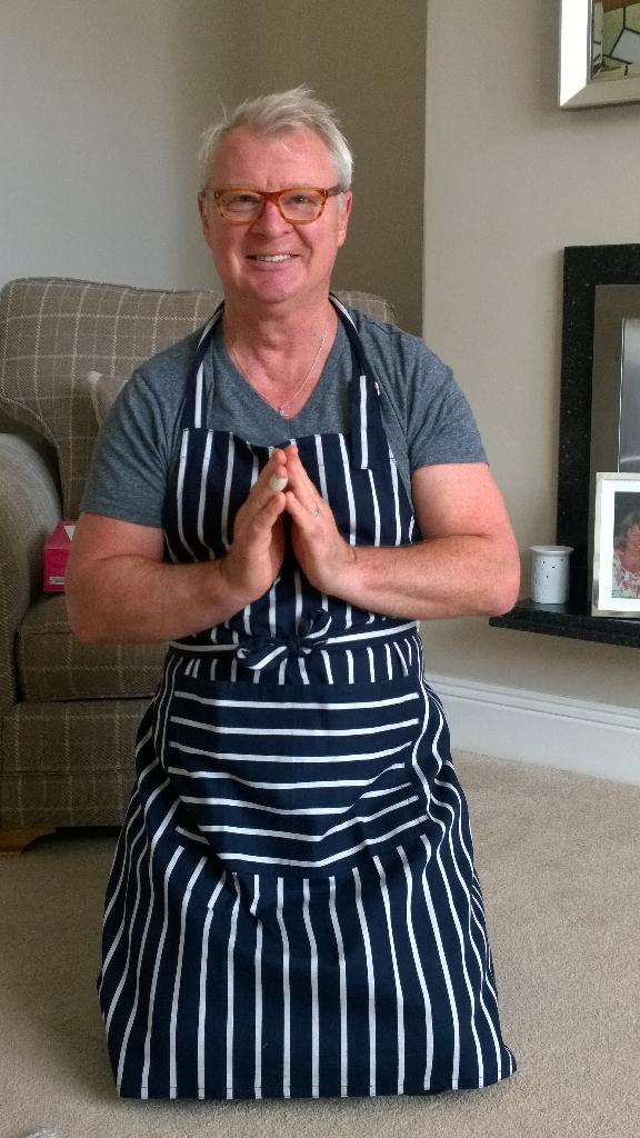 JohnATodd3's tweet photo. Please,please,darling,sweetheart, hunny! Can I watch# Eng/Fiji at 🕗?? I've made lots' of pies!!🍲🍲🏈🏈🍺🍺 http://t.co/sb3UQ2xhbf