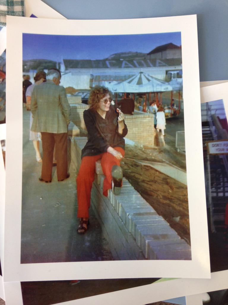 Red trousers and toffee apples #lostweekend @tonidewhurst <a href="/WANDERB0X/">WanderBox</a> @LLAWN03