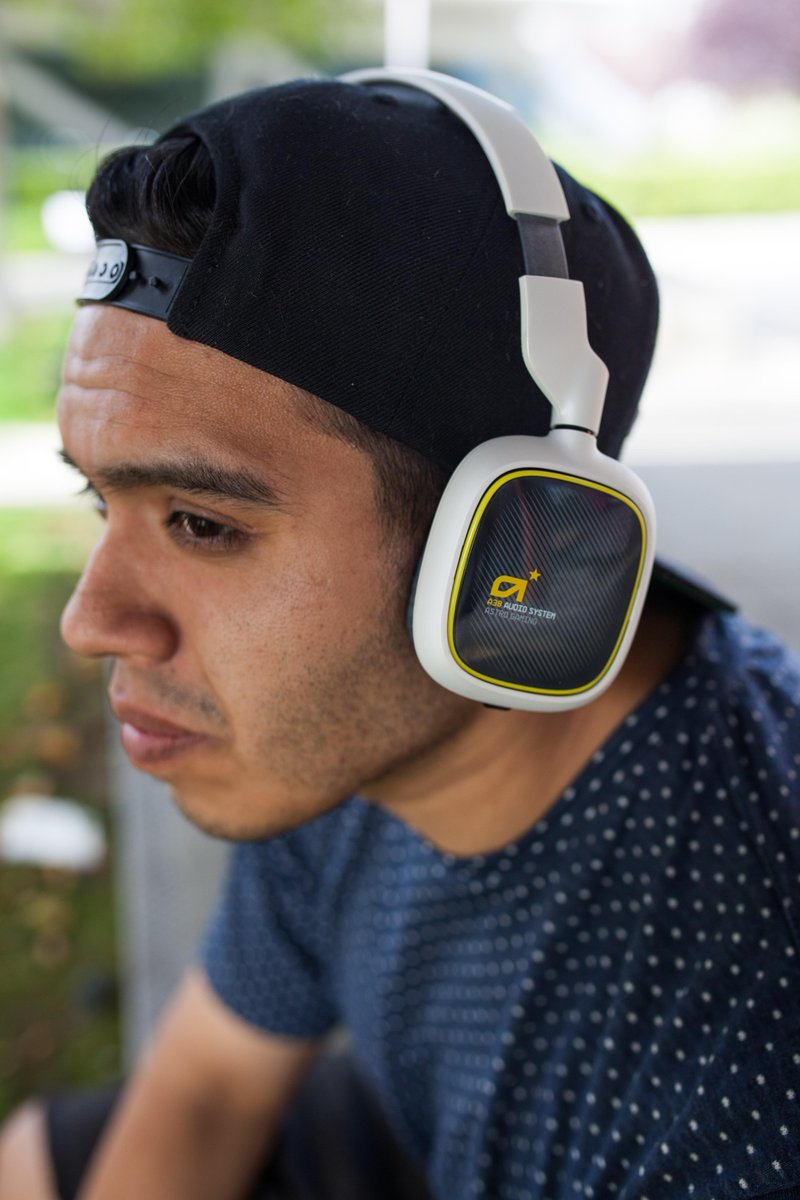 ASTROGamingUK's tweet photo. #Unplugin and unwind with the ASTRO A38. Take your playlist with you, hassle free! http://t.co/uIsoBKOGHV http://t.co/narIruGu6q