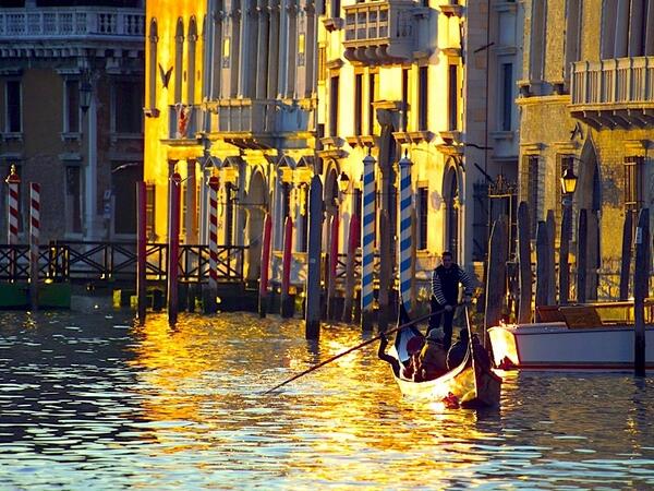 LuoghiDalMondo's tweet photo. Venezia, #Italia http://t.co/WdtzddxNfH