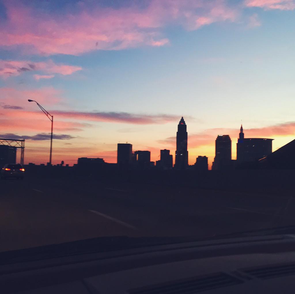 rachnicho3's tweet photo. Look at this morning commute!!! 😍🌇 #cleveland http://t.co/WwAb3TmwXr