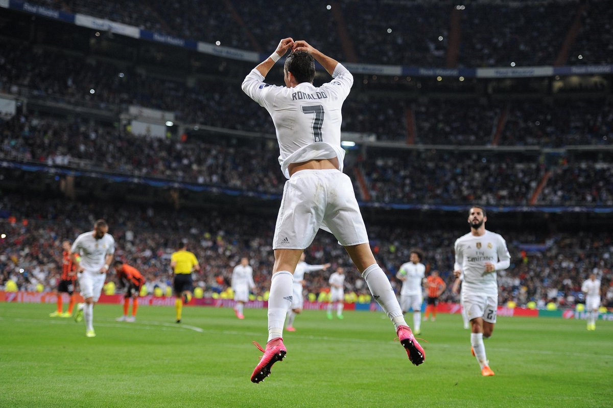 SuperSportTV's tweet photo. Ronaldo is just two goals shy of Raul's 323-goal record despite having played over 400 games fewer. #SSFootball http://t.co/CG8hhTpr7g