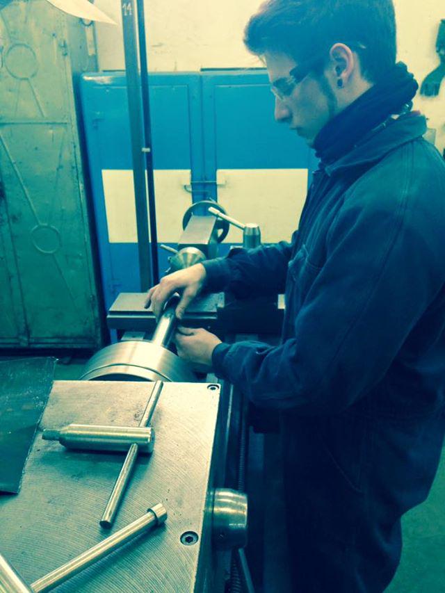 Indu6to1ra's tweet photo. Algo de lo que hacemos en taller #torno #industrial #mecánica http://t.co/l8uU8mmnOP