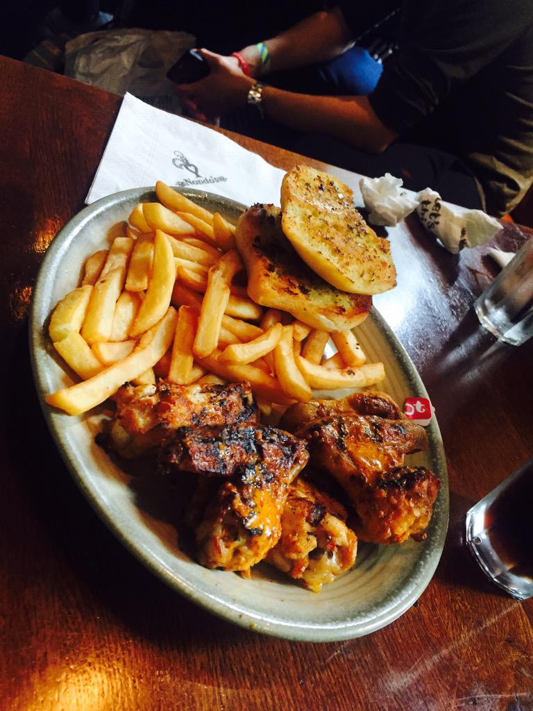 1dJp1228's tweet photo. やっときたよ。
ないおの好きな
Nando's😎

これで2000円死ぬほど高い。 http://t.co/78vTZVkGnL