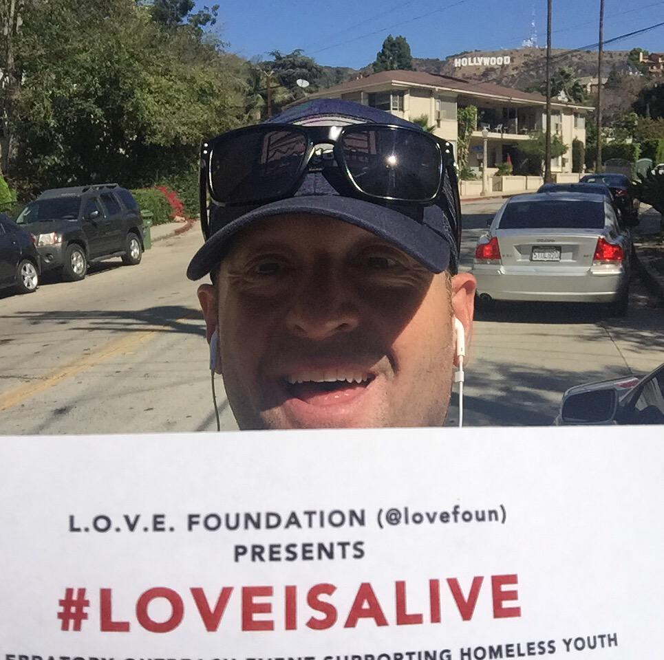 lovefoun's tweet image. #streetsofhollywood are #buzzing with #love. #takebackthenight #oneyouth #atatime #flyer #distribution. #loveisalive