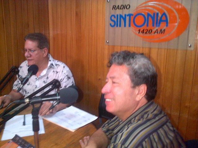 En estos mometos con CARLOS DUM en RADIO SINTONIA 1420 AM para el interior del país y el mundo!!!