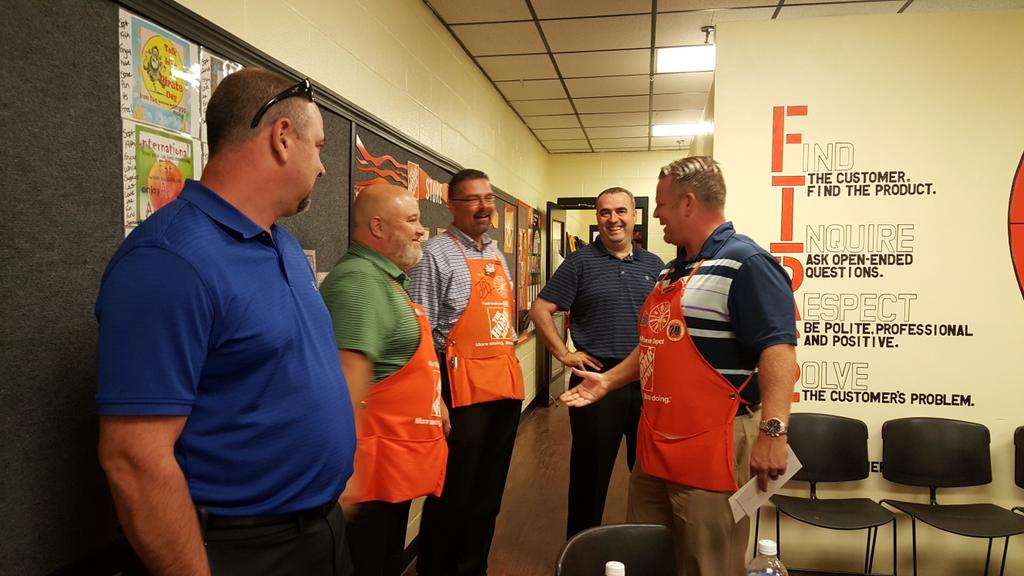 amyboyer71's tweet photo. Last day so so sad we will miss you  @BillRodgers_12 @DanielleKida1 @DelvecchioA @Lisachiras @PaulDeveno @WorrellJay http://t.co/05RO45tHNc