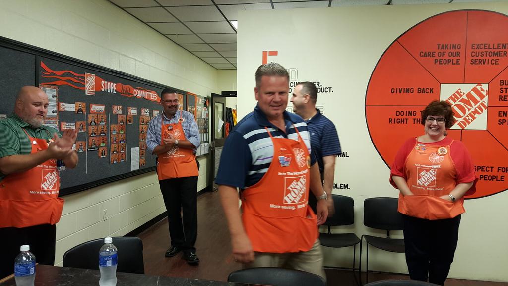 amyboyer71's tweet photo. Last day so so sad we will miss you  @BillRodgers_12 @DanielleKida1 @DelvecchioA @Lisachiras @PaulDeveno @WorrellJay http://t.co/05RO45tHNc