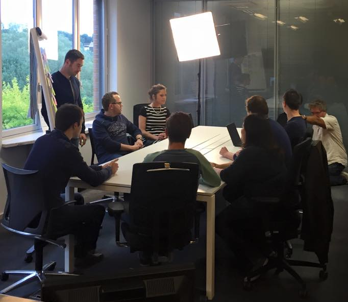 Quasus's tweet photo. Quasus Moviestars at work! #ItsTimeToGetThePopcorn! http://t.co/oLreP4qLTn
