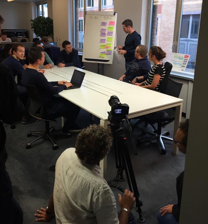 Quasus's tweet photo. Quasus Moviestars at work! #ItsTimeToGetThePopcorn! http://t.co/oLreP4qLTn