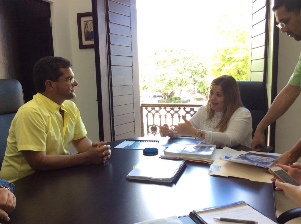 RT <a href="/LORNNASOTO/">LORNNA J SOTO</a>: Ahora reunida con <a href="/PierluisiPNP/">Pipo Pierluisi</a>  sobre asuntos del <a href="/MCanovanas/">Mun. de Canóvanas</a>