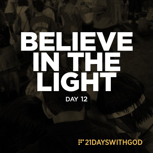 fieldsoffaith's tweet photo. He comes as a light 4 the world, so we will not remain in darkness. | Day 12: John 12 https://t.co/mt4215N78j #FOF15 https://t.co/yup2KFD1MB