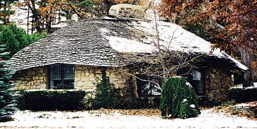 ellenrhan's tweet photo. Stories about mushroom houses &amp; other #Michigan wonders. That's why I support @MichiganRadio! #MichiganRadioLove http://t.co/NrdJcLJr7t