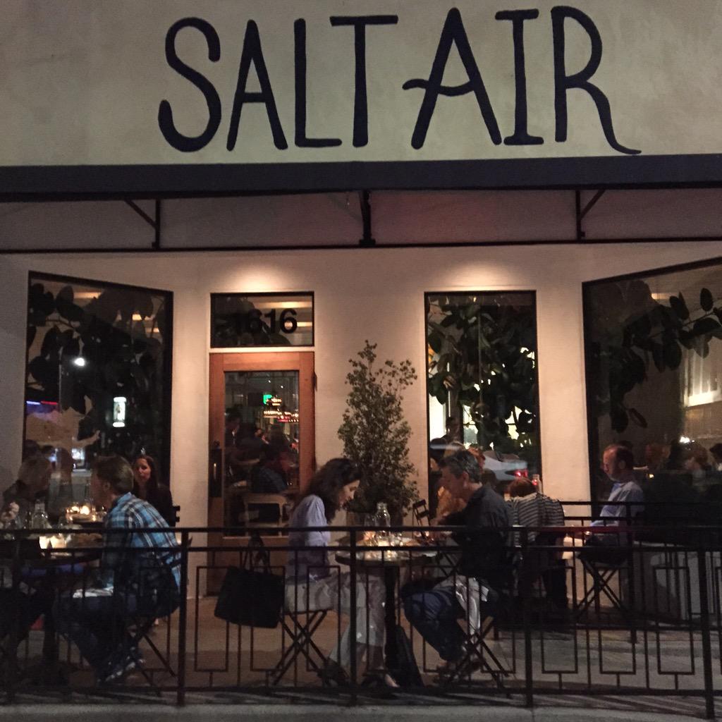 zeblist's tweet photo. Best #lobsterrolls in LA @SaltAirVenice #venicebeach #LA #zeblistit #localrecs #travelapp http://t.co/hgVA0cfD0S