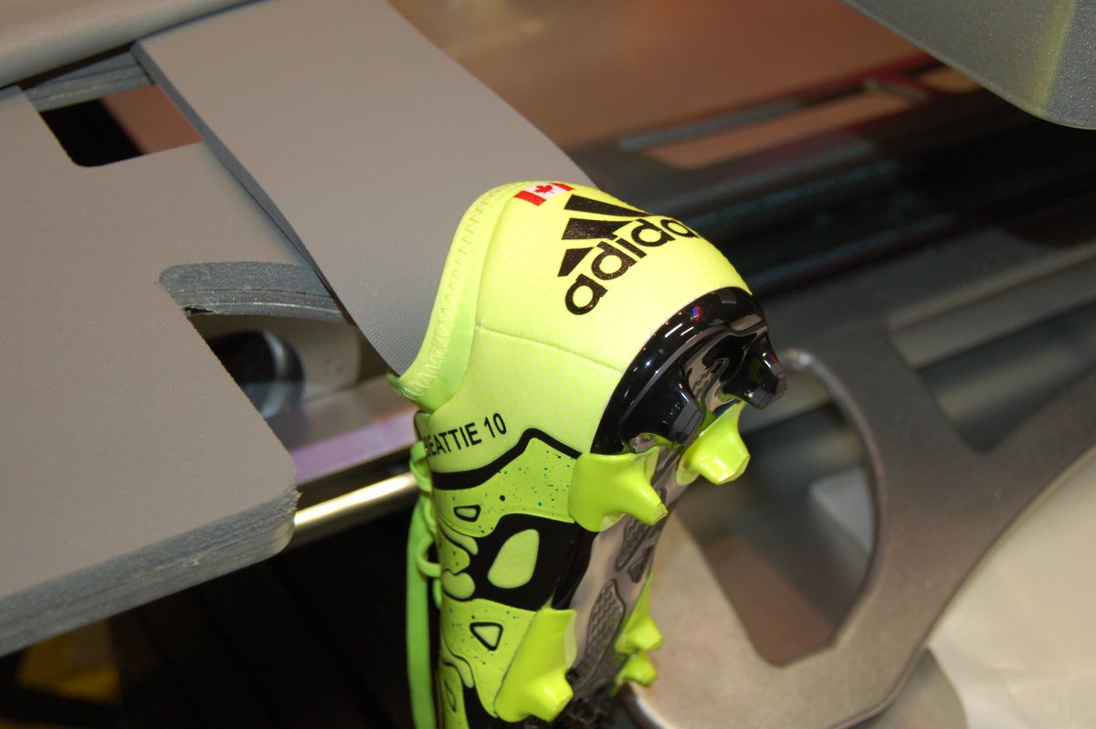 E_S_Maple's tweet photo. Personalized boots &amp; gloves? ✅
#ShoeID &amp; #KeeperID takes your gear to the next level. 
Customize your gear at #In2 http://t.co/kWs2cjQkCO